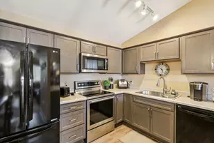 9213 S Aspen Dr, Oak Creek, WI 53154 - Photo 17