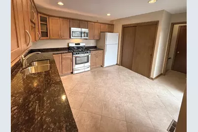 11025 N Balsam Tree Ct #47, Mequon, WI 53092 - Photo 7