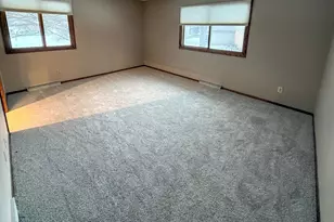 11025 N Balsam Tree Ct, Mequon, WI 53092 - Photo 9