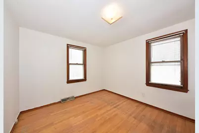4720 W Montrose Ave, Milwaukee, WI 53219 - Photo 11