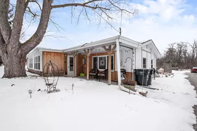 6151 S Miller Ln, New Berlin, WI 53146 - Photo 17