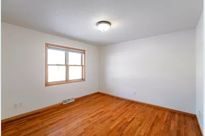 942  Oak Timber Dr, Onalaska, WI 54650 - Photo 17