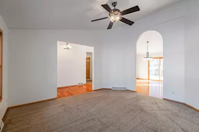 942  Oak Timber Dr, Onalaska, WI 54650 - Photo 9