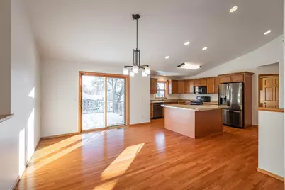 942  Oak Timber Dr, Onalaska, WI 54650 - Photo 7