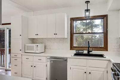 1211 W Circle Dr, Sparta, WI 54656 - Photo 11