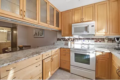 16370 W Coachlight Dr, New Berlin, WI 53151 - Photo 7