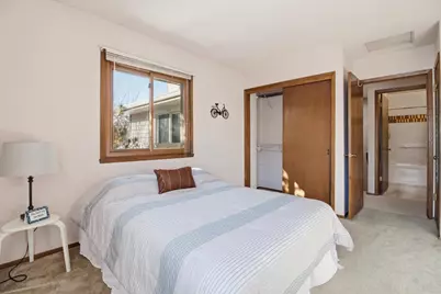 16370 W Coachlight Dr, New Berlin, WI 53151 - Photo 15