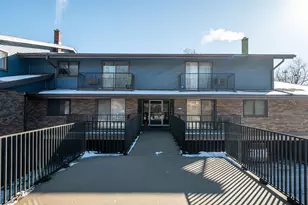 8530 W Waterford Ave, Greenfield, WI 53228 - Photo 25