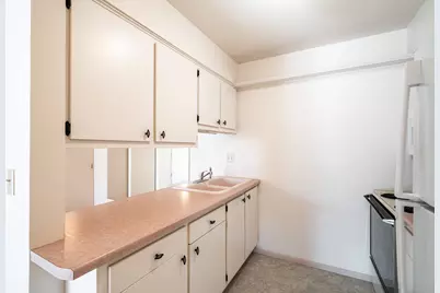 8530 W Waterford Ave #5, Greenfield, WI 53228 - Photo 9