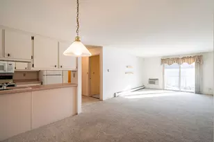 8530 W Waterford Ave, Greenfield, WI 53228 - Photo 7