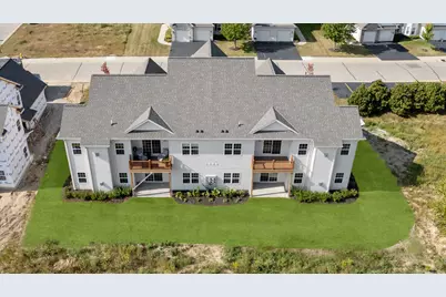 1822  Horseshoe Ln #423-2, Slinger, WI 53086 - Photo 3