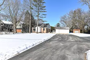 S77W15886 Woods Rd, Muskego, WI 53150 - Photo 3