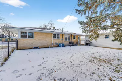 532  Rose Ann Dr, Burlington, WI 53105 - Photo 3