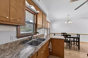 532 Rose Ann Dr, Burlington, WI 53105 - Photo 5