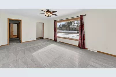 532  Rose Ann Dr, Burlington, WI 53105 - Photo 9