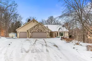 14591 W Fieldpointe Ct, New Berlin, WI 53151 - Photo 3