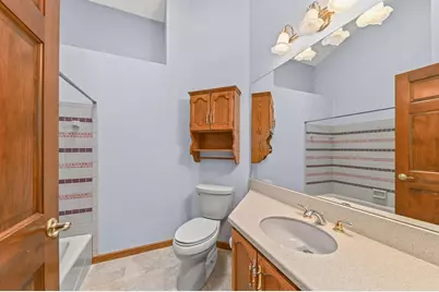 14591 W Fieldpointe Ct, New Berlin, WI 53151 - Photo 17