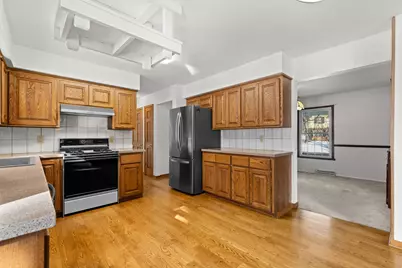 139  Debbie Ct, Waukesha, WI 53189 - Photo 5