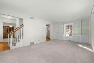 139 Debbie Ct, Waukesha, WI 53189 - Photo 9