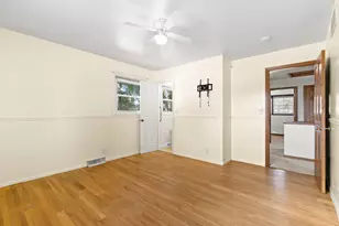 139 Debbie Ct, Waukesha, WI 53189 - Photo 17