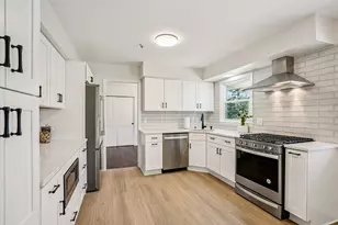 6936 N Braeburn Ln, Glendale, WI 53209 - Photo 9