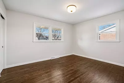 6936 N Braeburn Ln, Glendale, WI 53209 - Photo 19