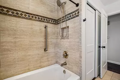 6936 N Braeburn Ln, Glendale, WI 53209 - Photo 17