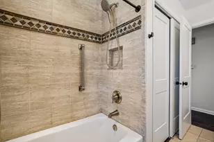 6936 N Braeburn Ln, Glendale, WI 53209 - Photo 17