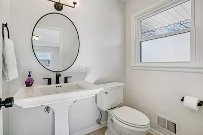 6936 N Braeburn Ln, Glendale, WI 53209 - Photo 15