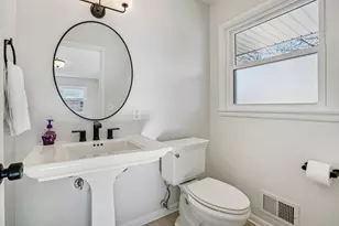 6936 N Braeburn Ln, Glendale, WI 53209 - Photo 15