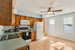 2557 N Gordon Pl, Milwaukee, WI 53212 - Photo 7