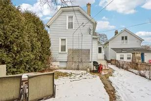 2557 N Gordon Pl, Milwaukee, WI 53212 - Photo 33