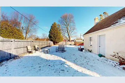 1119 N 18th St, Manitowoc, WI 54220 - Photo 3