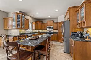 517 Oriole Ln, Howards Grove, WI 53083 - Photo 5