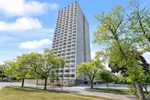 2525 S Shore Dr, Milwaukee, WI 53207 - Photo 7