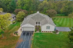 W175N8151 Robin Cir, Menomonee Falls, WI 53051 - Photo 41