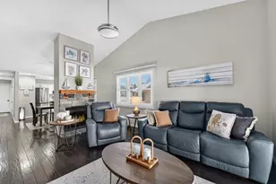 W133N8139 Danell Dr, Menomonee Falls, WI 53051 - Photo 5