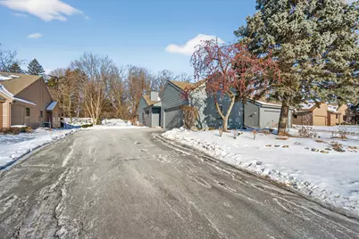 W133N8139  Danell Dr, Menomonee Falls, WI 53051 - Photo 27