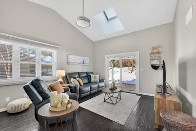 W133N8139  Danell Dr, Menomonee Falls, WI 53051 - Photo 3