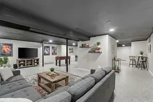 W133N8139 Danell Dr, Menomonee Falls, WI 53051 - Photo 21