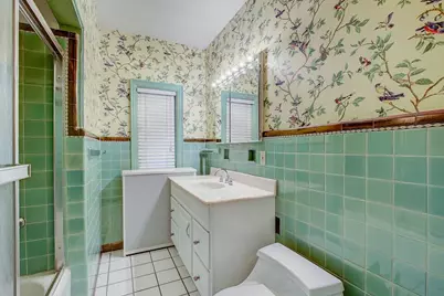 2225 E Woodstock Pl, Milwaukee, WI 53202 - Photo 17