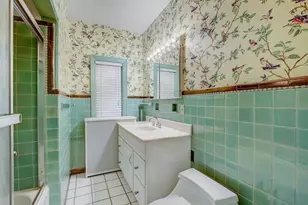 2225 E Woodstock Pl, Milwaukee, WI 53202 - Photo 17