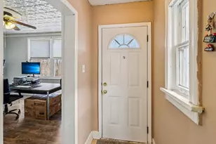 2557 N Gordon Pl, Milwaukee, WI 53212 - Photo 3