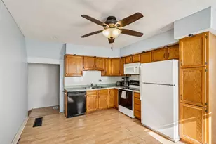 2557 N Gordon Pl, Milwaukee, WI 53212 - Photo 7