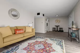 10259 W Whitnall Edge Dr, Franklin, WI 53132 - Photo 5