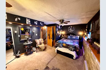 906  Villa Park Dr, West Bend, WI 53090 - Photo 15