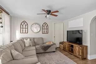 1129 S 20th St, Manitowoc, WI 54220 - Photo 7