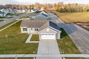 300 Savannah Dr, Walworth, WI 53184 - Photo 37