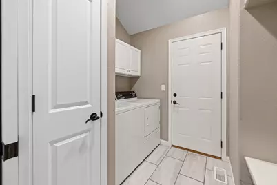 282  Lower Woodford Cir, West Bend, WI 53090 - Photo 35