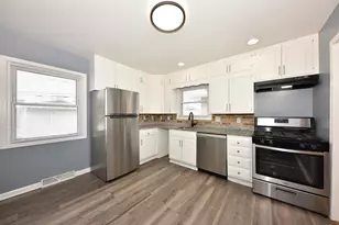 4948 S 15th St, Milwaukee, WI 53221 - Photo 9